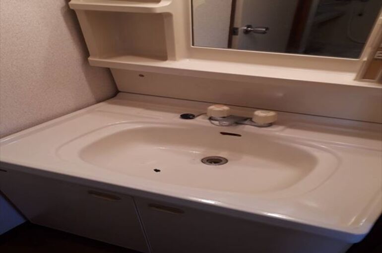 陶器洗面ボールの欠け補修 穴 ひび割れ 破損 リペアやクリーニングなどの様子を配信 埼玉県にてカーコーティングを施工 Totalrepair K Neo