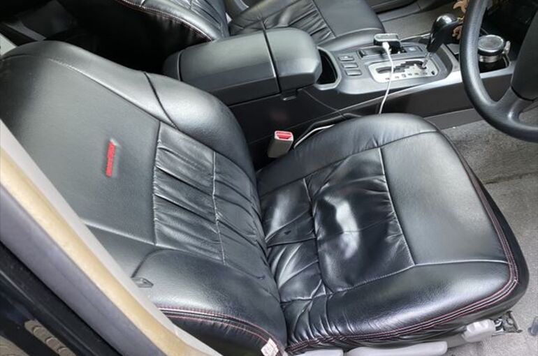 Hiluxsurf車内清掃 ルームクリーニング リペアやクリーニングなどの様子を配信 埼玉県にてカーコーティングを施工 Totalrepair K Neo